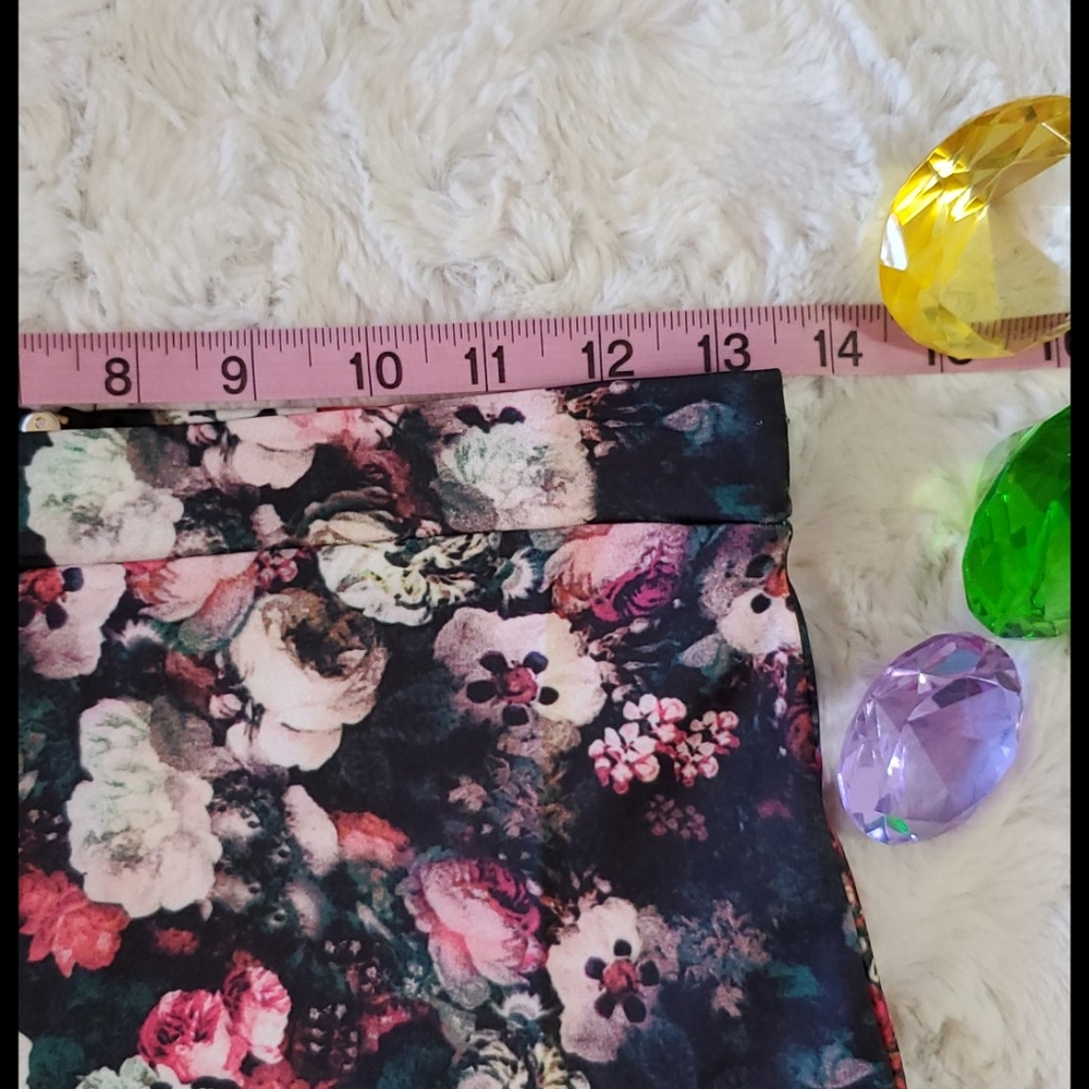 RENAMED Floral rose graphic print skirt Lg. ruffle bottom layer swingy - Picture 6 of 8